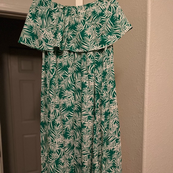 Dresses & Skirts - XL maxi off shoulder dress- Never Worn, Great Condition.